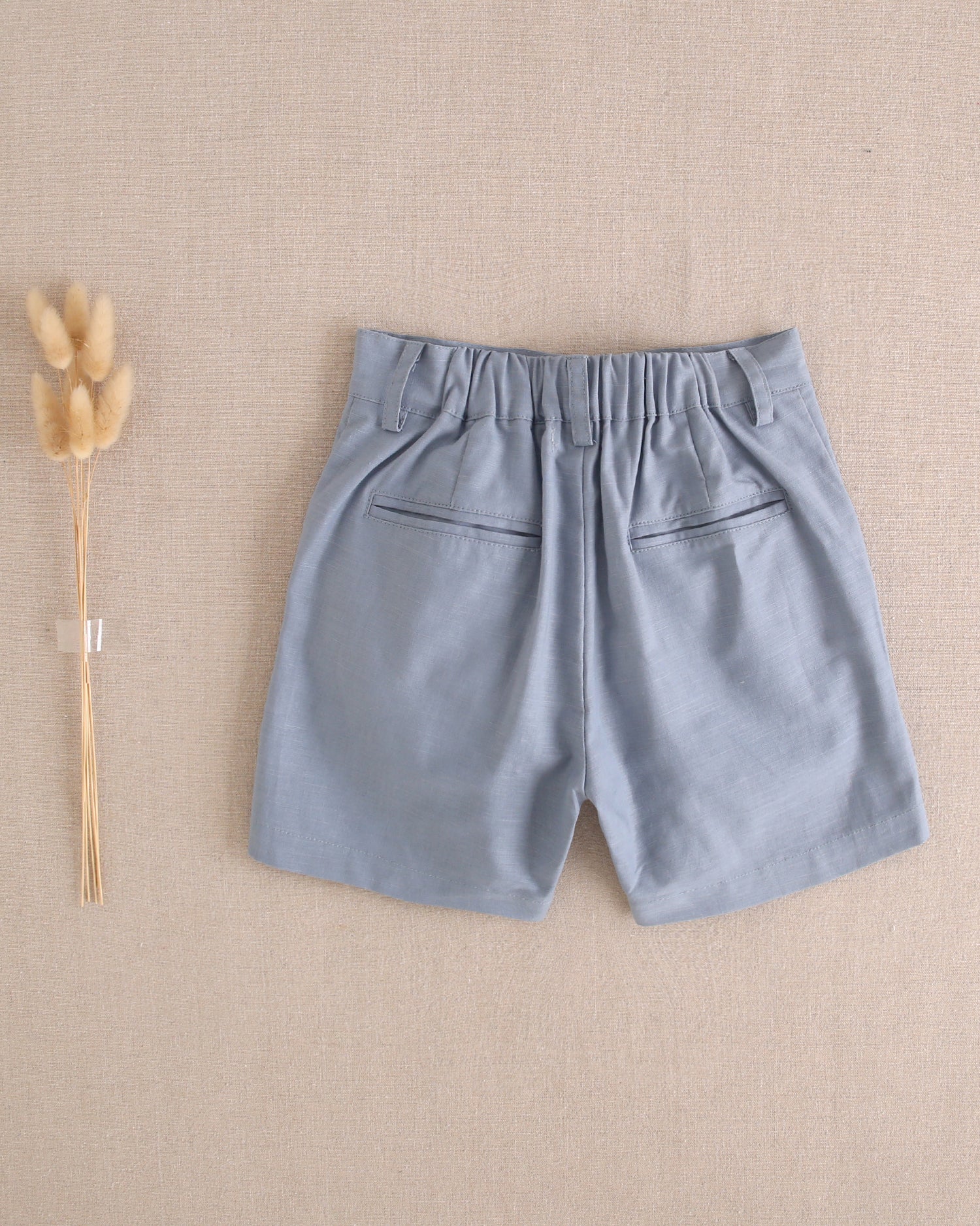 Bermuda niño de lino azul pastel oscuro
