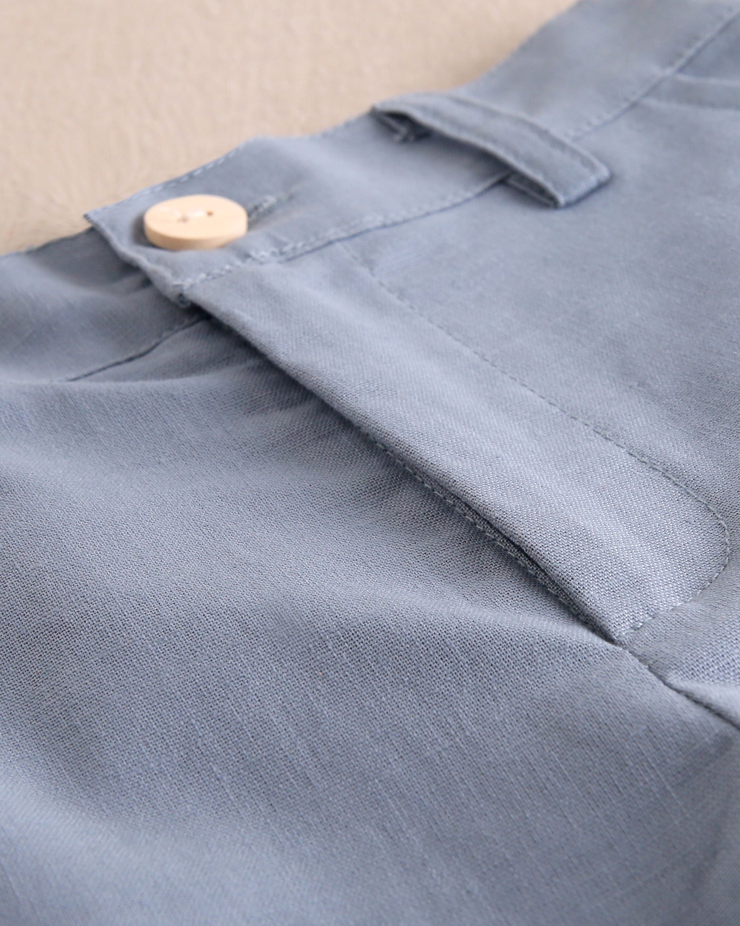 Bermuda niño de lino azul pastel oscuro