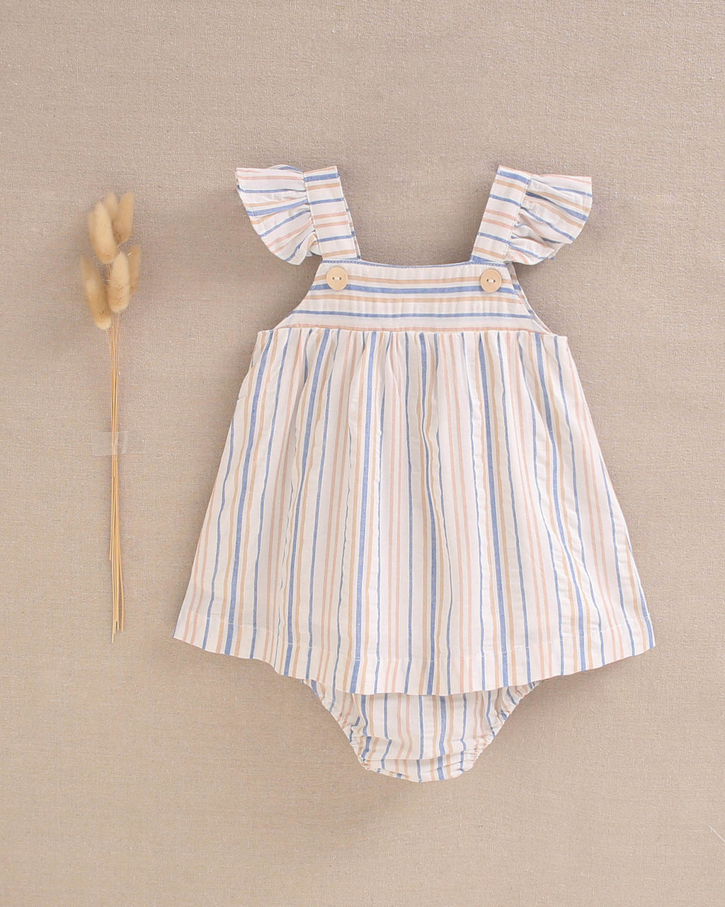 Vestido de bebé niña a rayas mostaza y azul con volante en tirantes