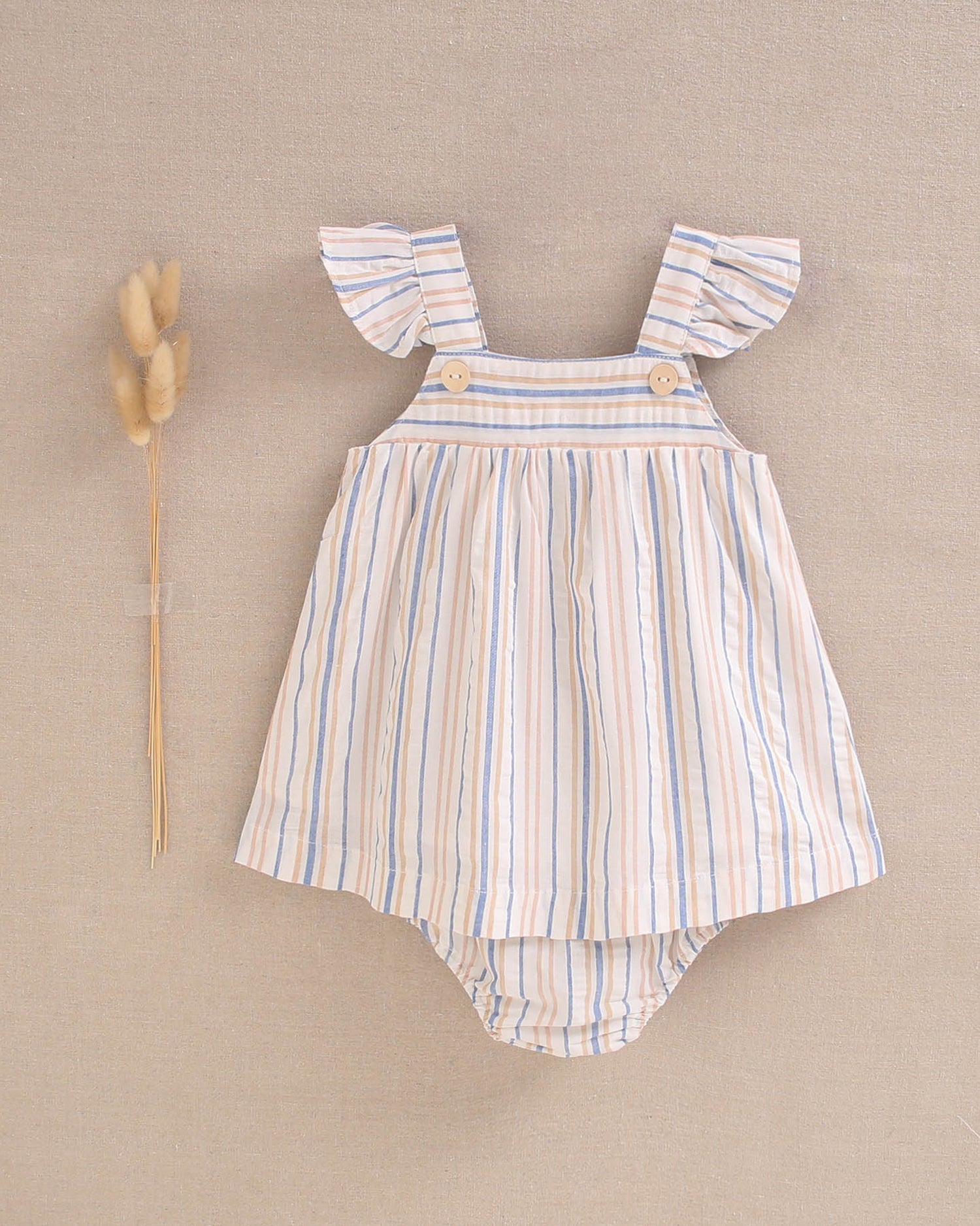 Vestido de bebé niña a rayas mostaza y azul con volante en tirantes