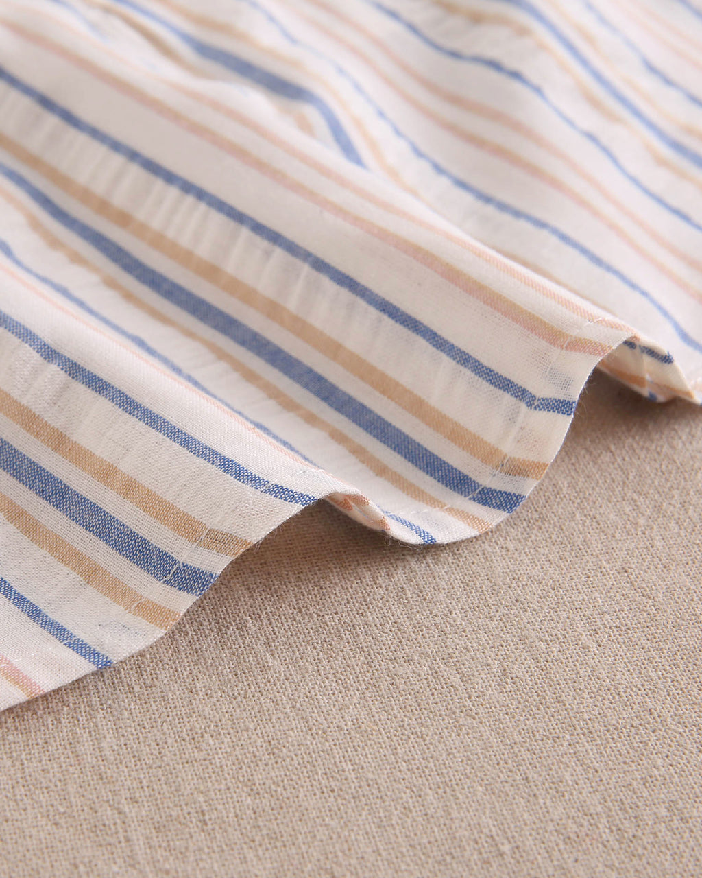 Conjunto bebé niño camisa rayas mostaza y azul, con short coral