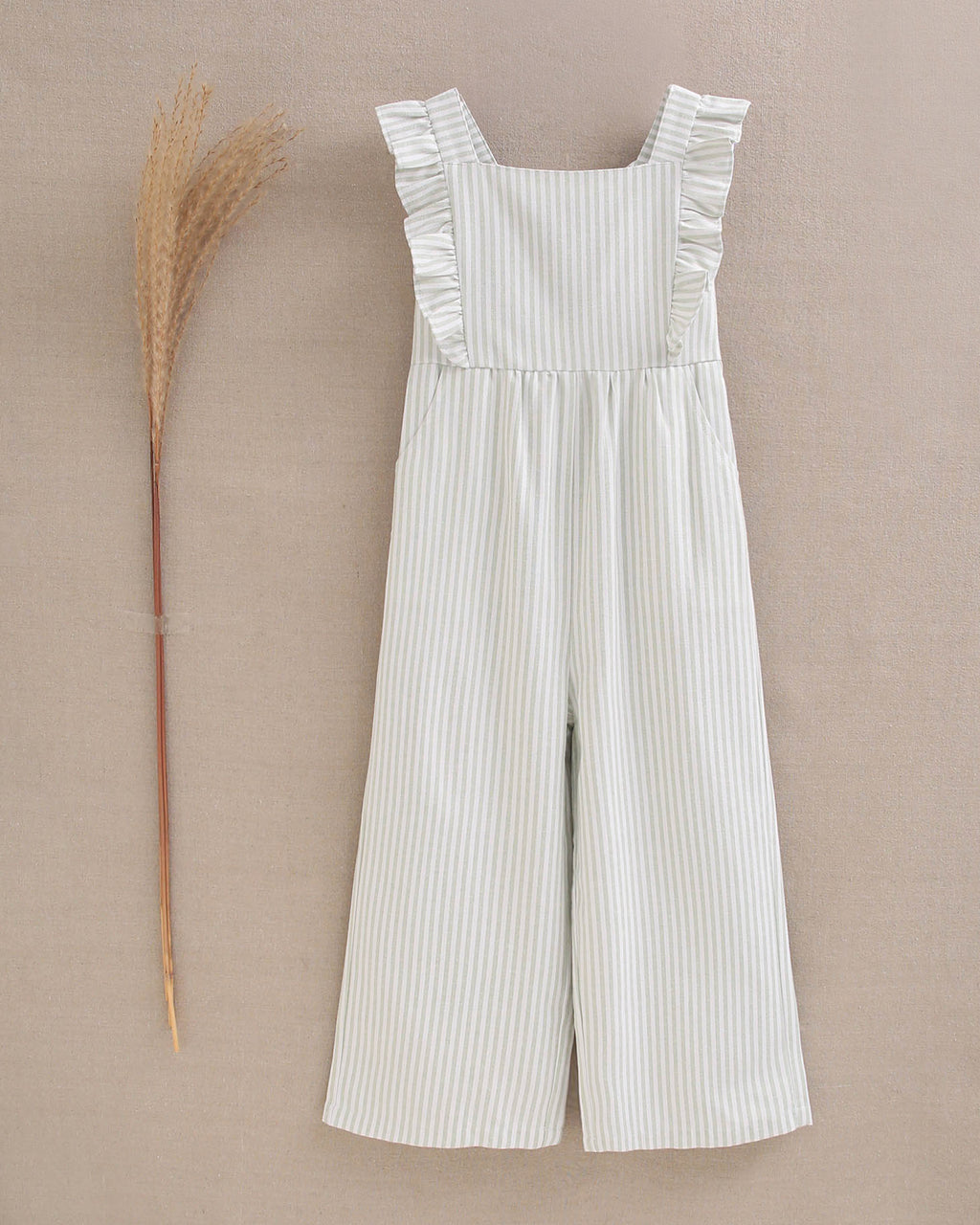 Enterito largo niña rayas verde pastel y blanco, con tirantes y espalda cruzada con lazo
