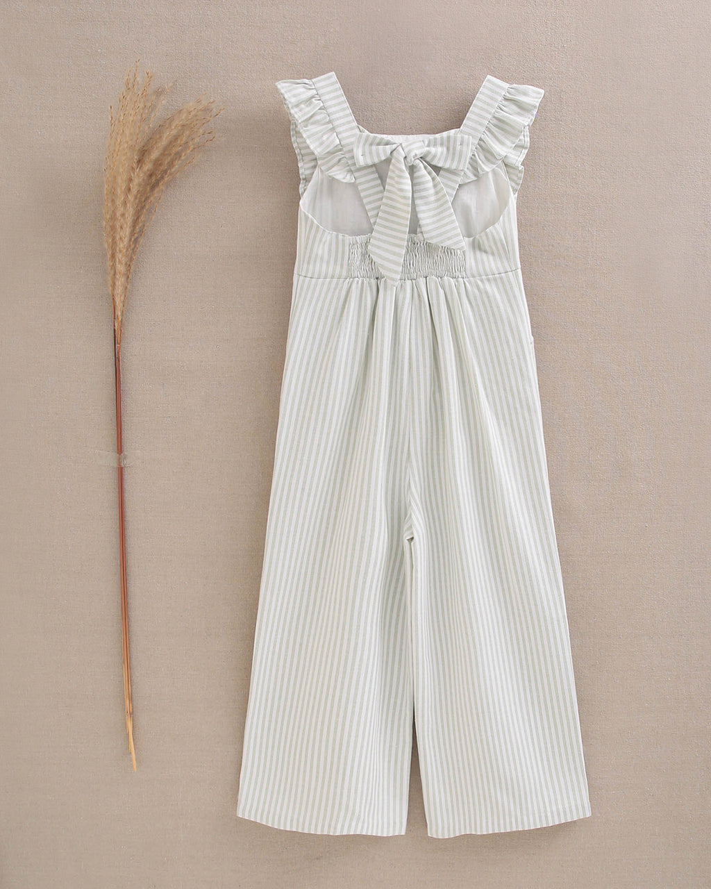 Enterito largo niña rayas verde pastel y blanco, con tirantes y espalda cruzada con lazo