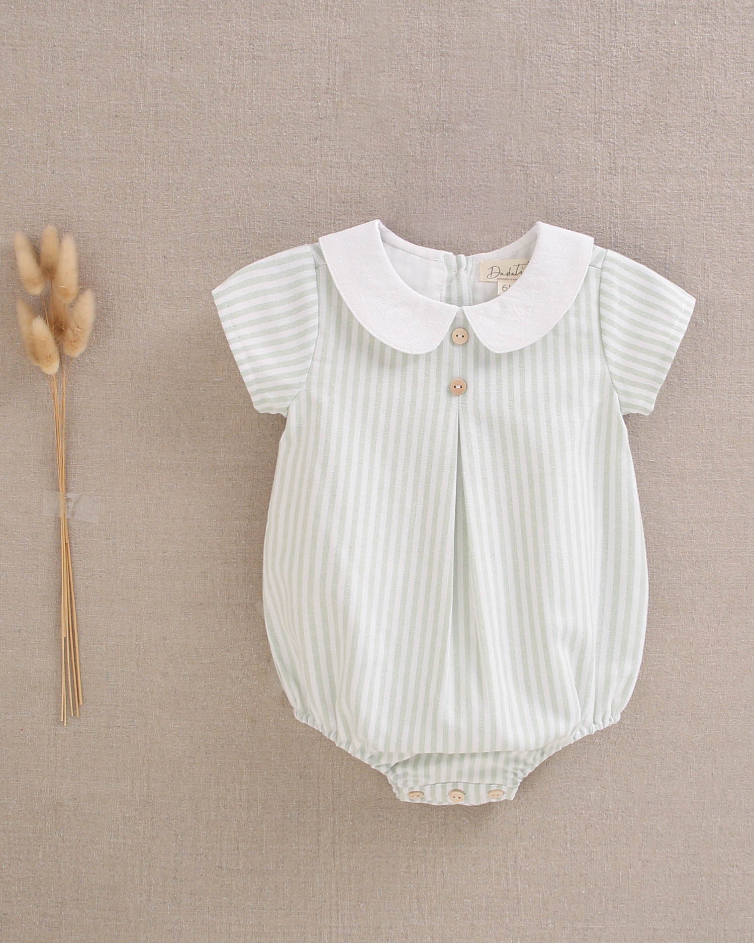 Ranita bebé niño rayas verde verde pastel y cuello blanco