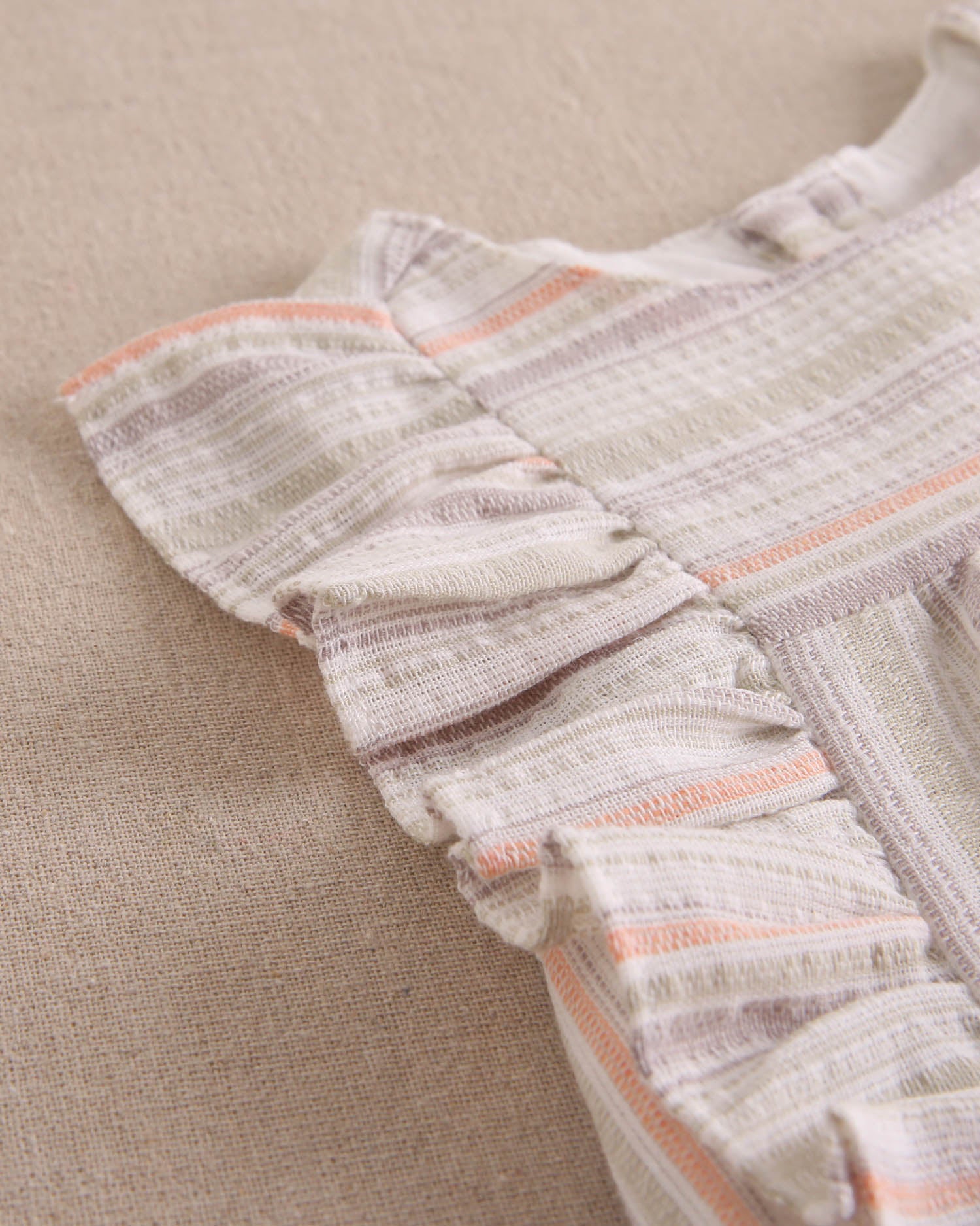 Vestido bebé niña rayas naranja, gris y verde, con borla naranja flúor