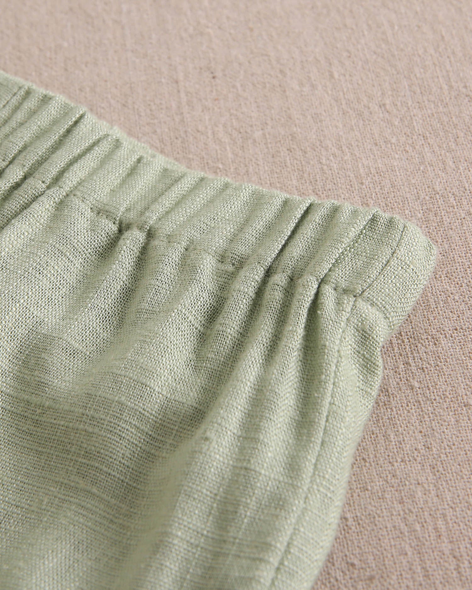 Conjunto bebé niño de camisa rayas naranja, gris y verde, con short verde