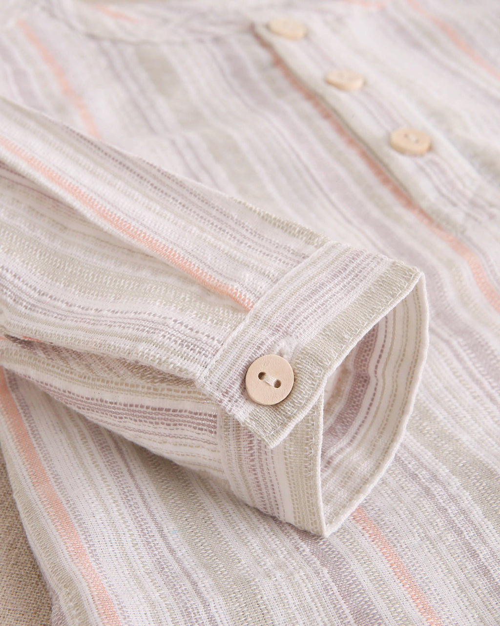 Conjunto bebé niño de camisa rayas naranja, gris y verde, con short verde