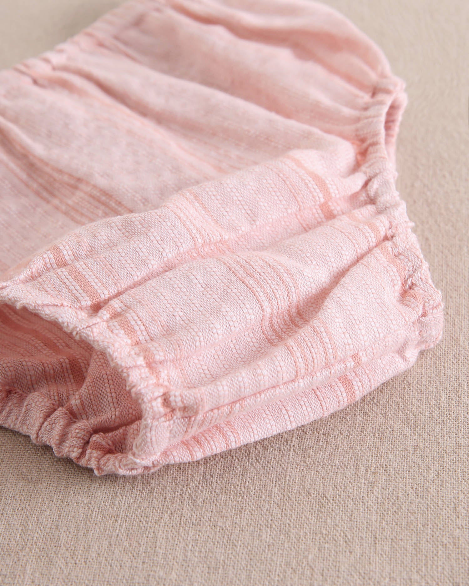 Vestido bebé niña rosa de rayas con cuello cuadrado blanco