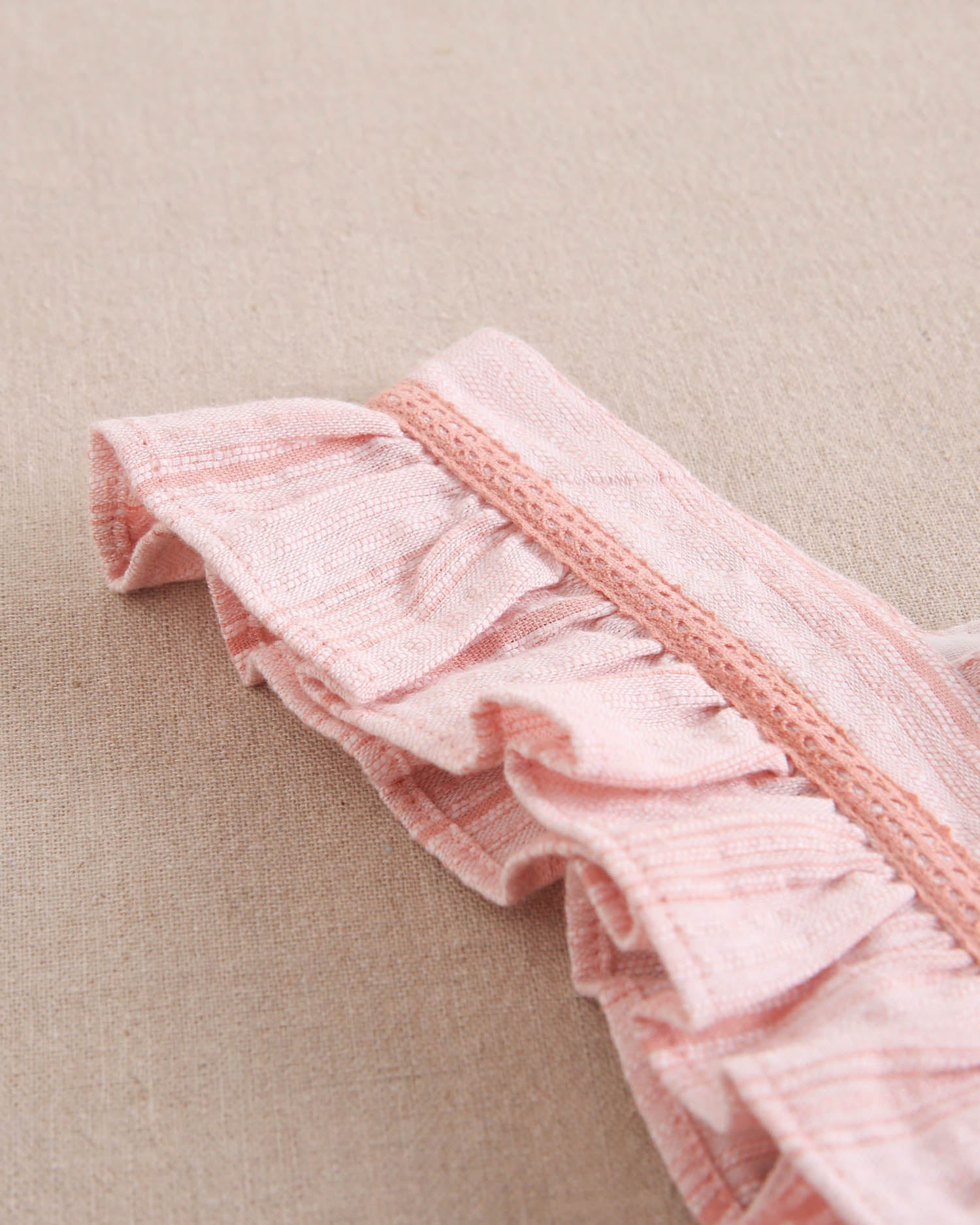 Enterito niña naranja de rayas con volantes en tirantes