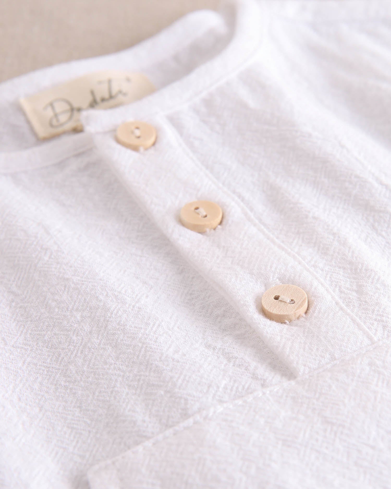 Conjunto bebé niño camisa con bolsillo canguro y short naranja de rayas