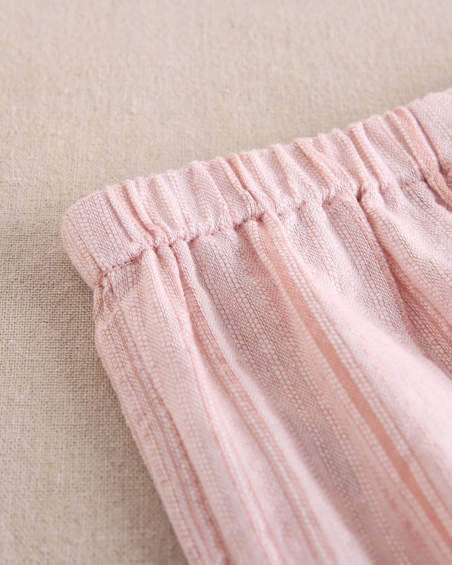 Conjunto bebé niño camisa con bolsillo canguro y short naranja de rayas