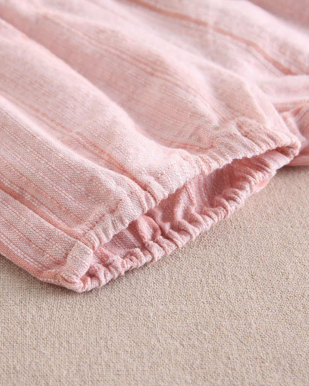 Conjunto bebé niño camisa con bolsillo canguro y short naranja de rayas