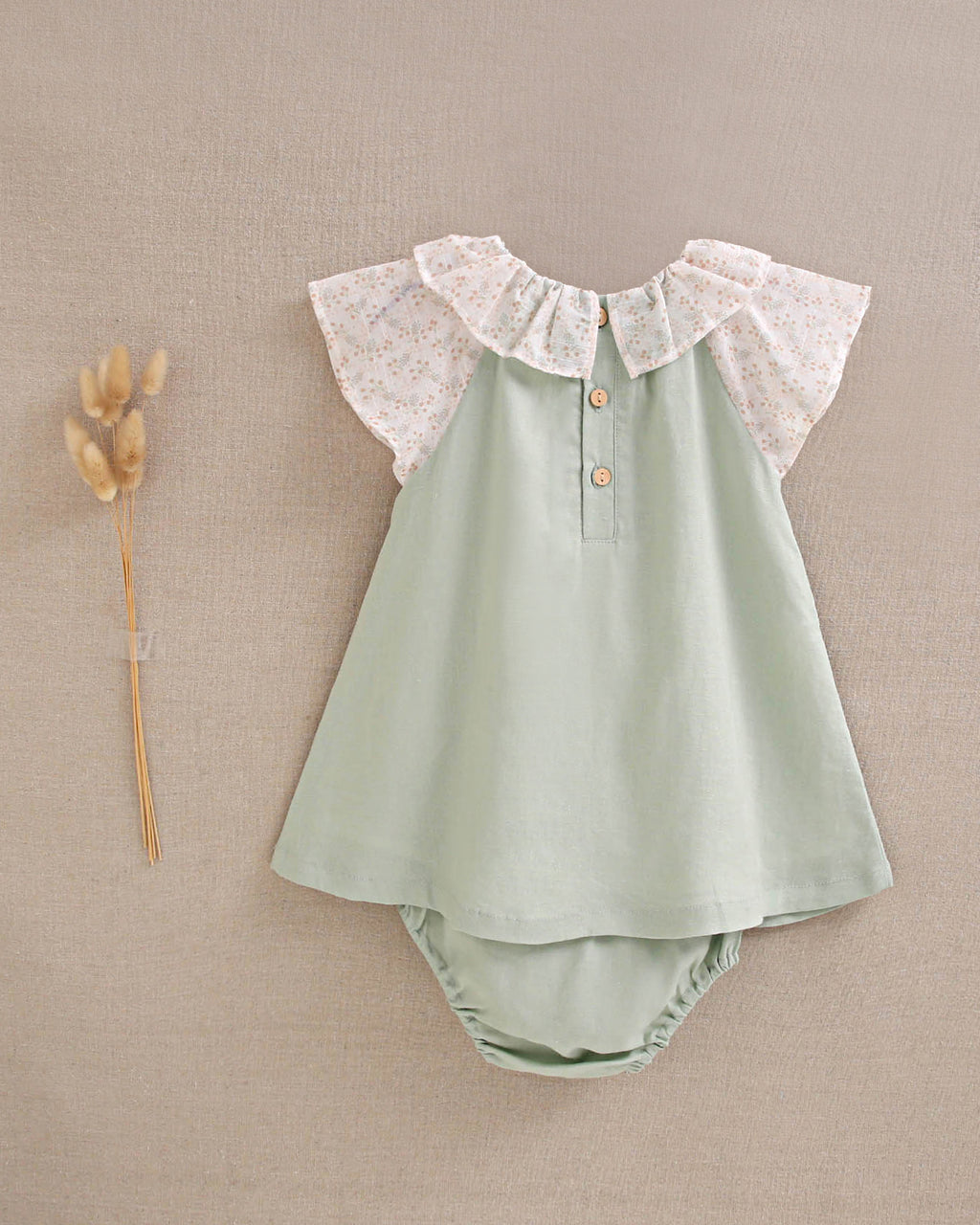 Vestido bebé niña verde con cuello y mangas con detalles naranjas
