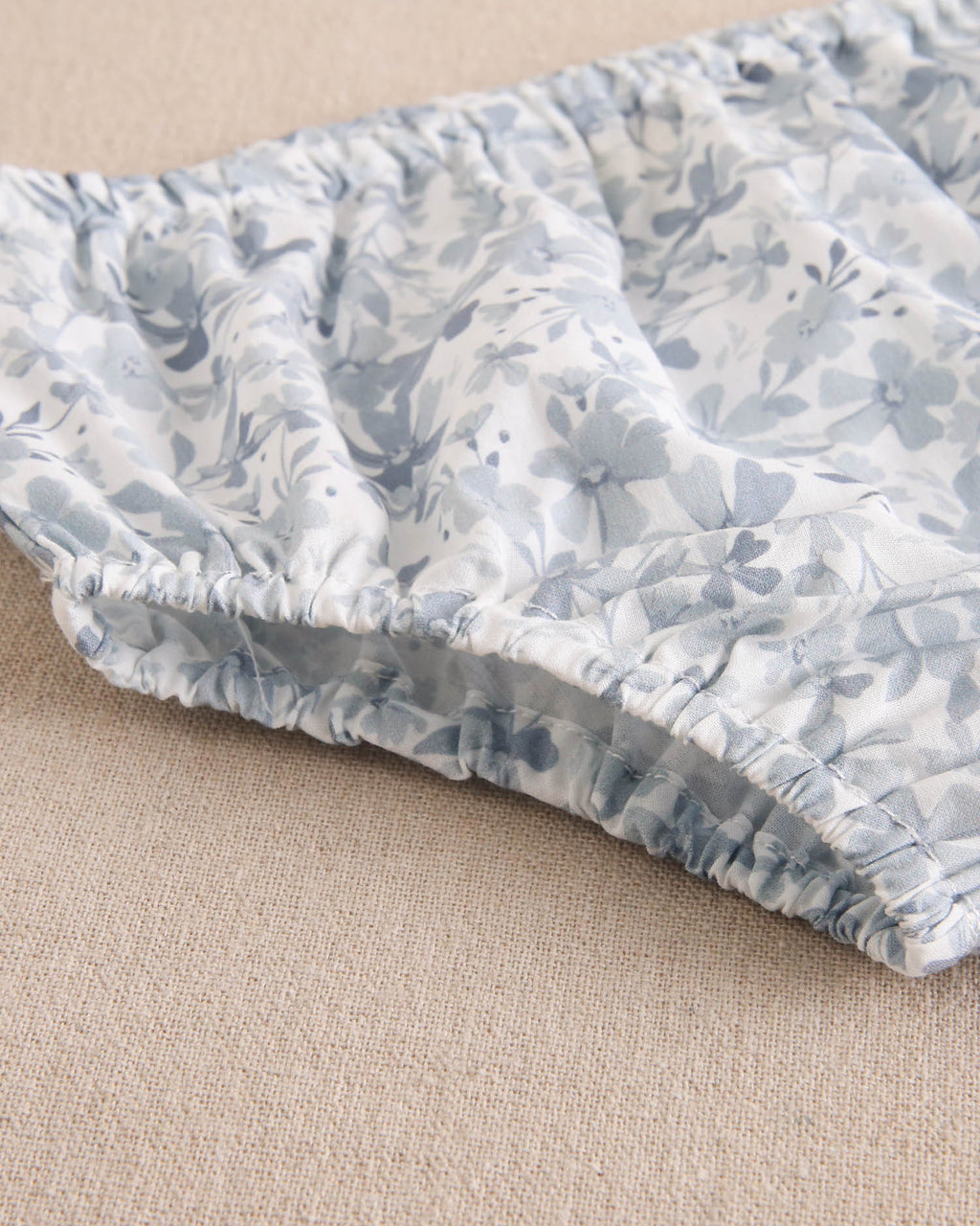 Vestido bebé niña con estampado floral azul y blanco