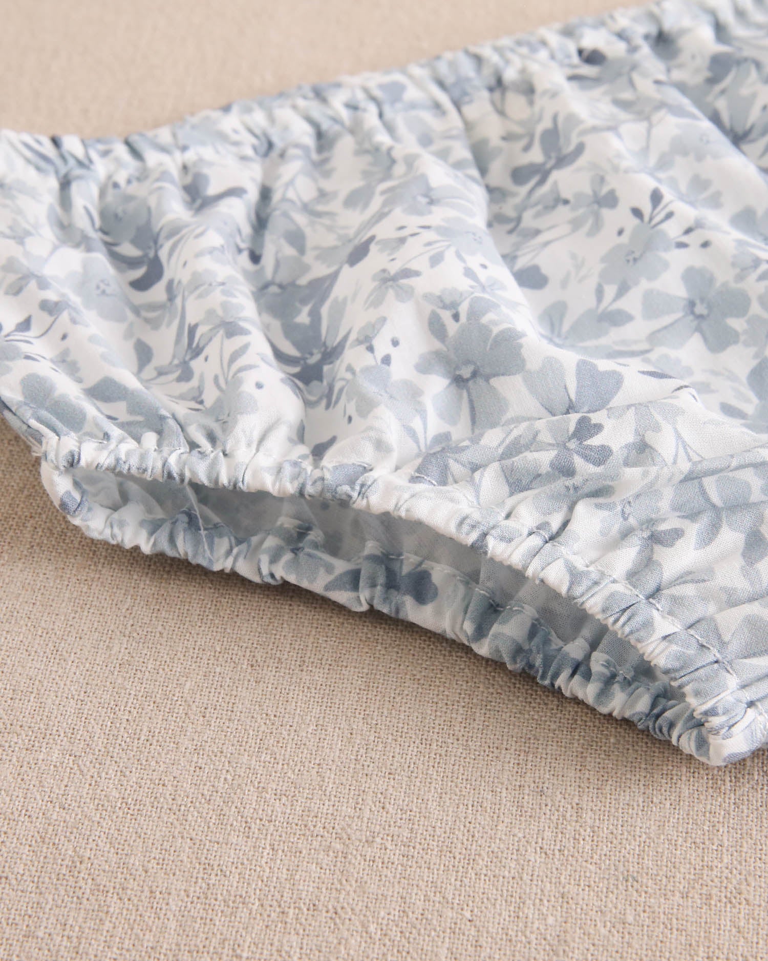 Vestido bebé niña con estampado floral azul y blanco