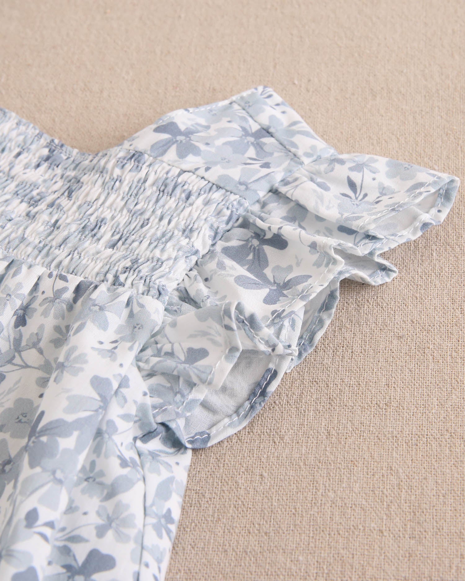 Vestido bebé niña con estampado floral azul y blanco