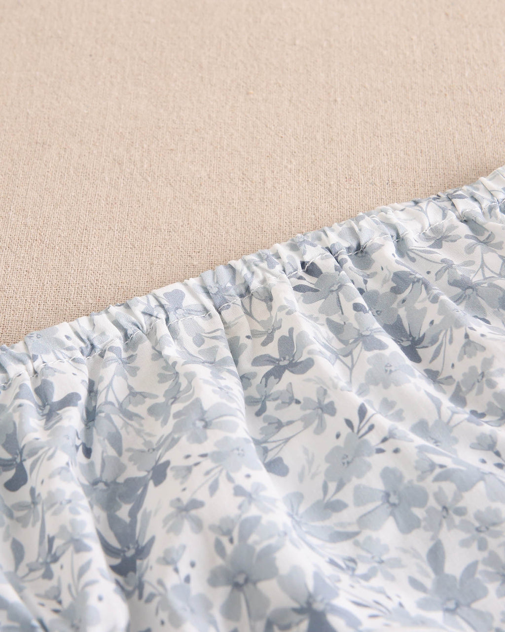 Vestido bebé niña con estampado floral azul y blanco