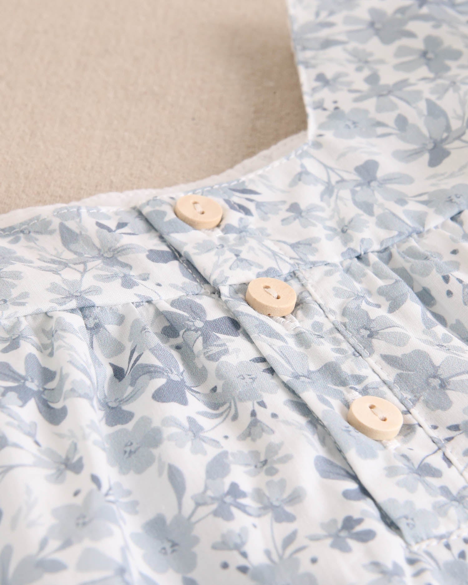 Vestido bebé niña con estampado floral azul y blanco