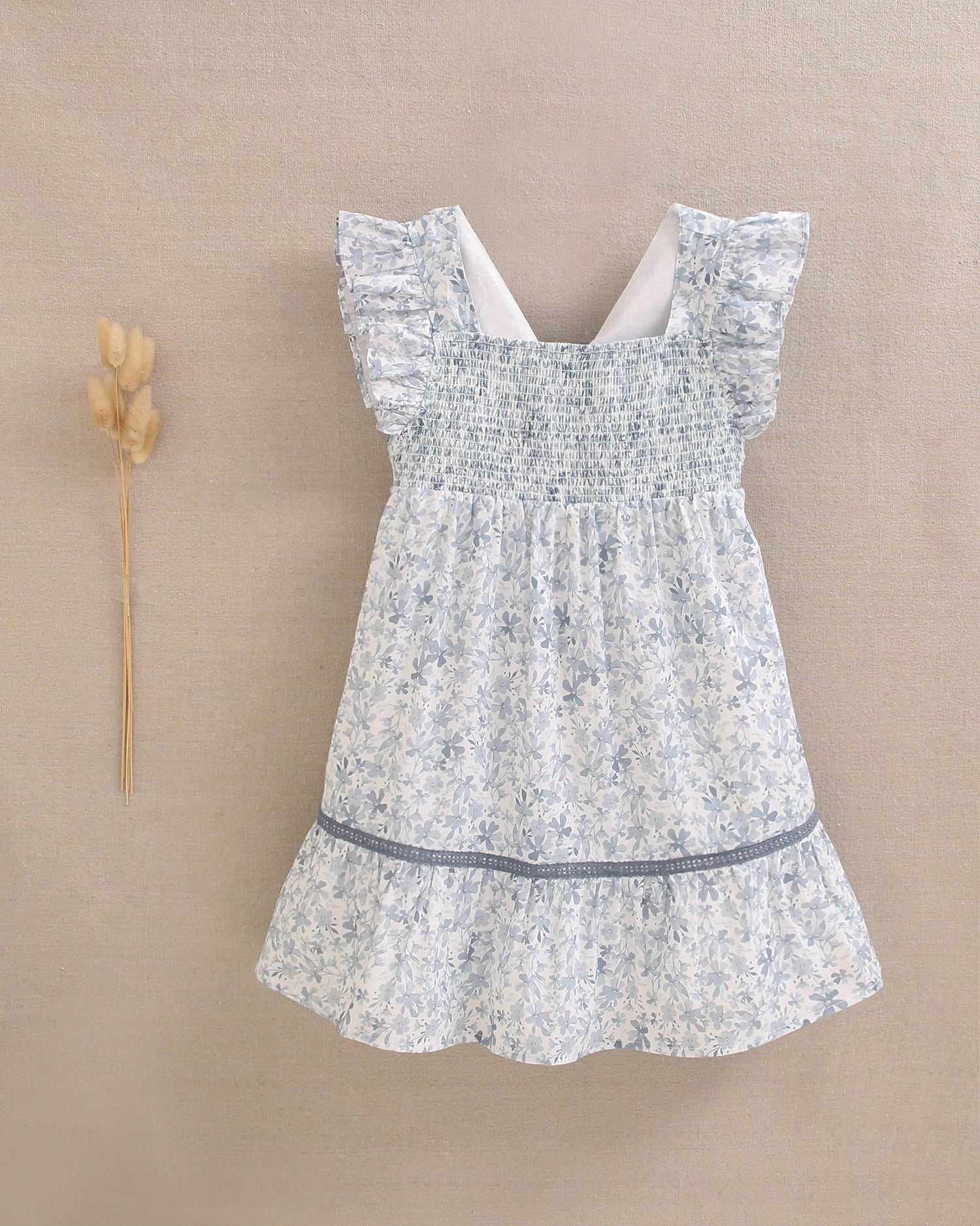 Vestido niña con estampado floral azul y blanco