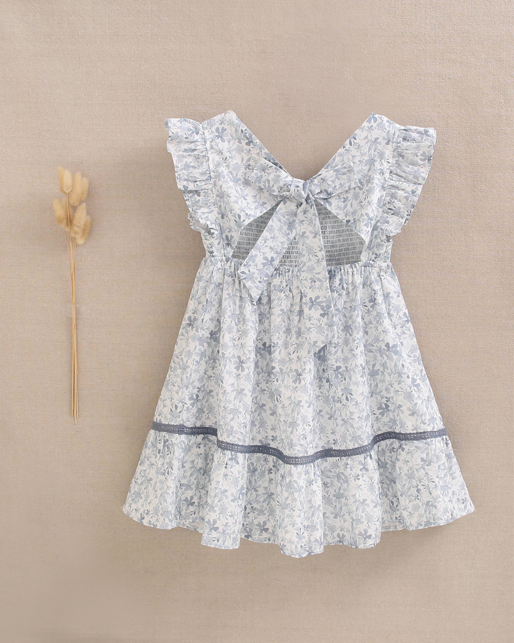 Vestido niña con estampado floral azul y blanco