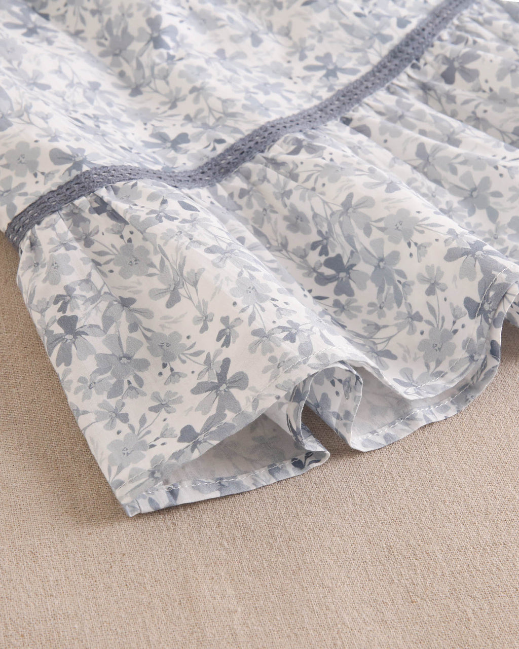 Vestido niña con estampado floral azul y blanco