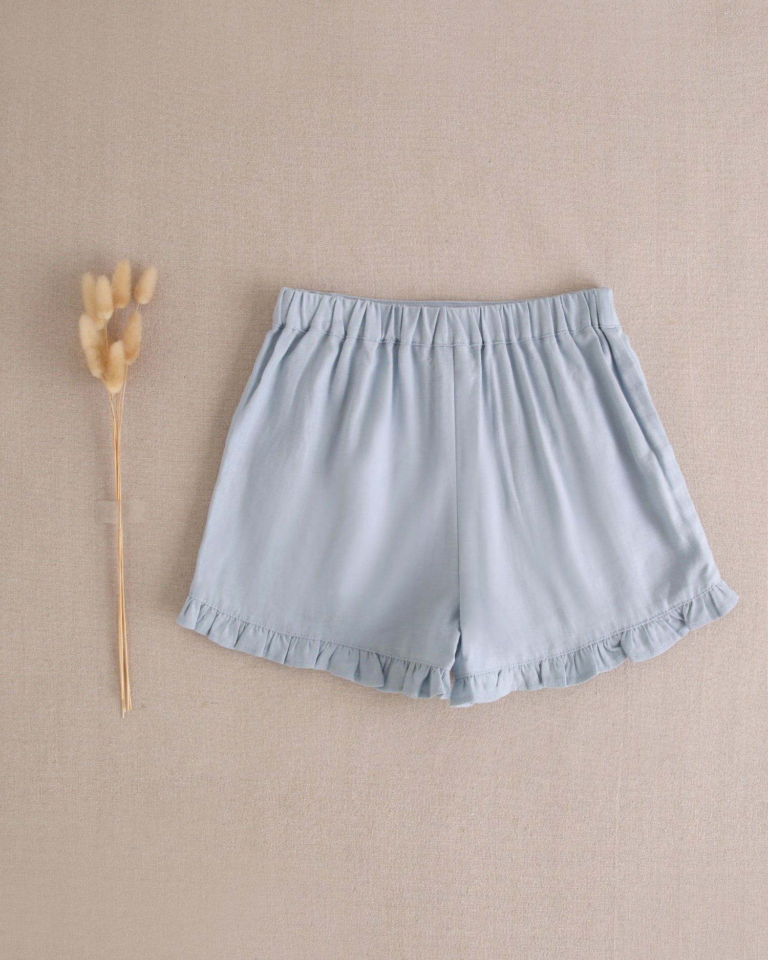 Short niña azul con volantes en bajo