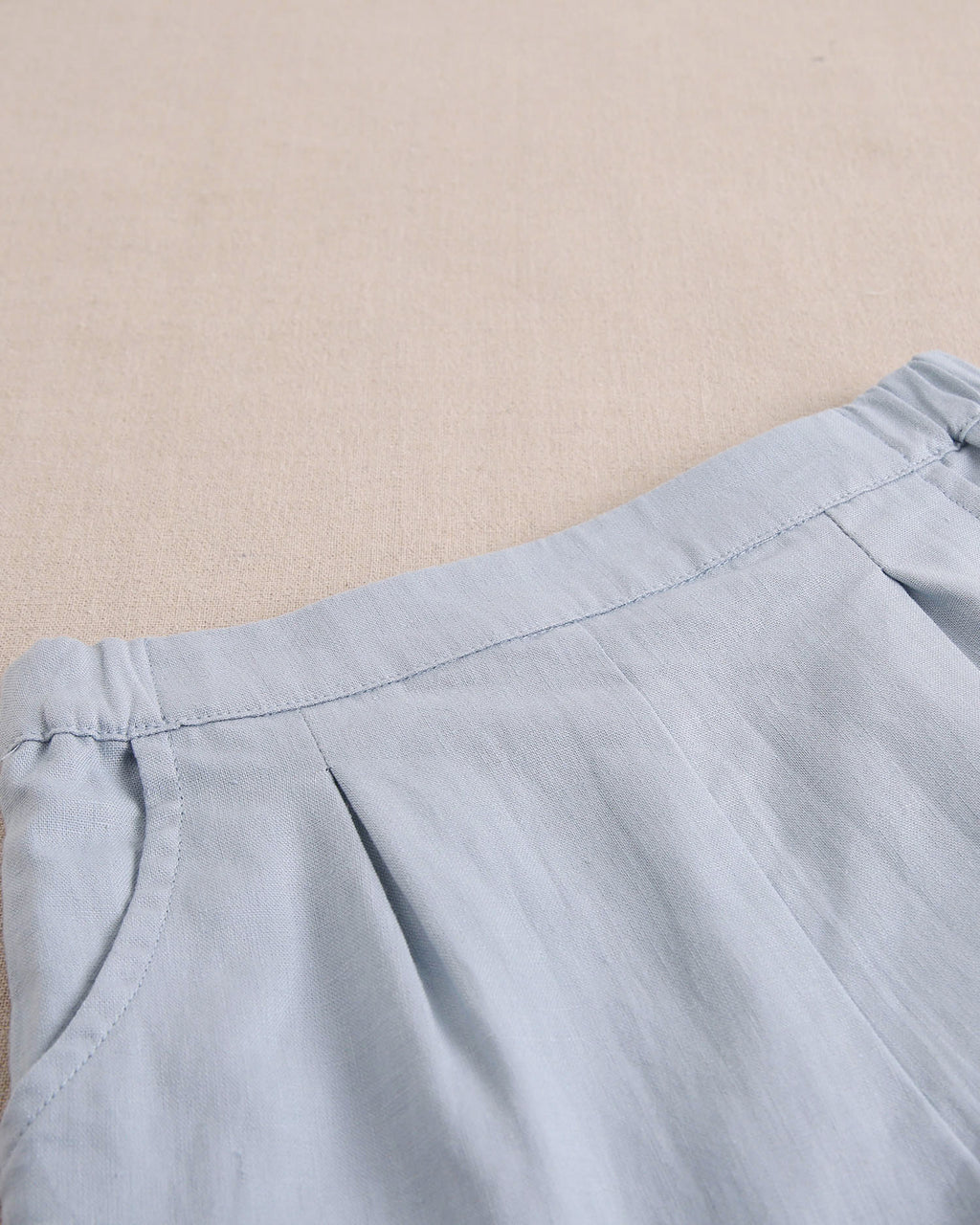 Short niña azul con volantes en bajo