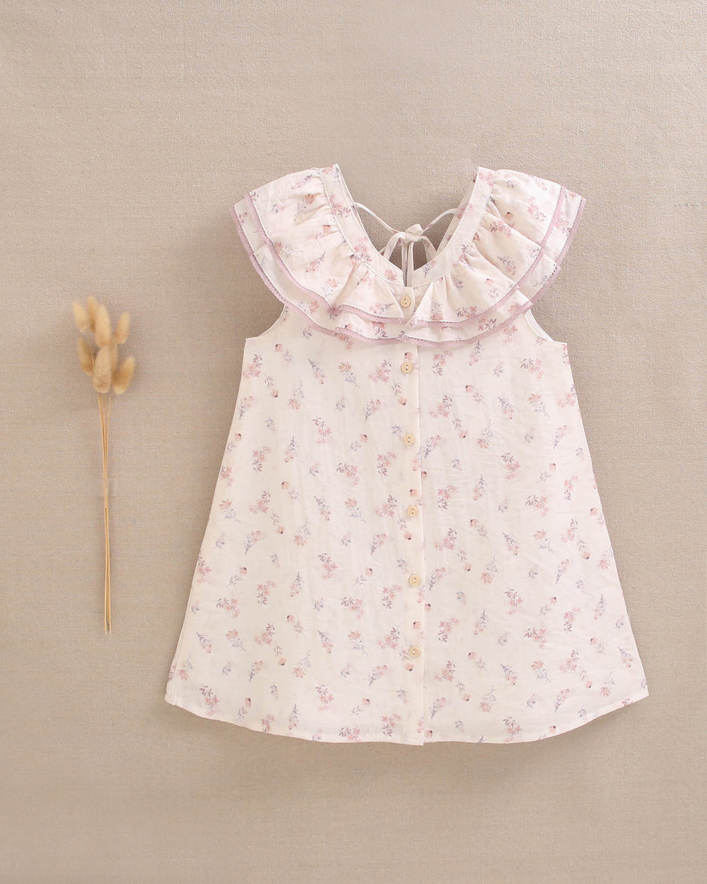 Vestido niña blanco con estampado floral de colores y mangas volante