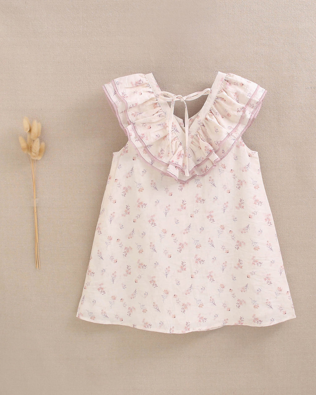 Vestido niña blanco con estampado floral de colores y mangas volante