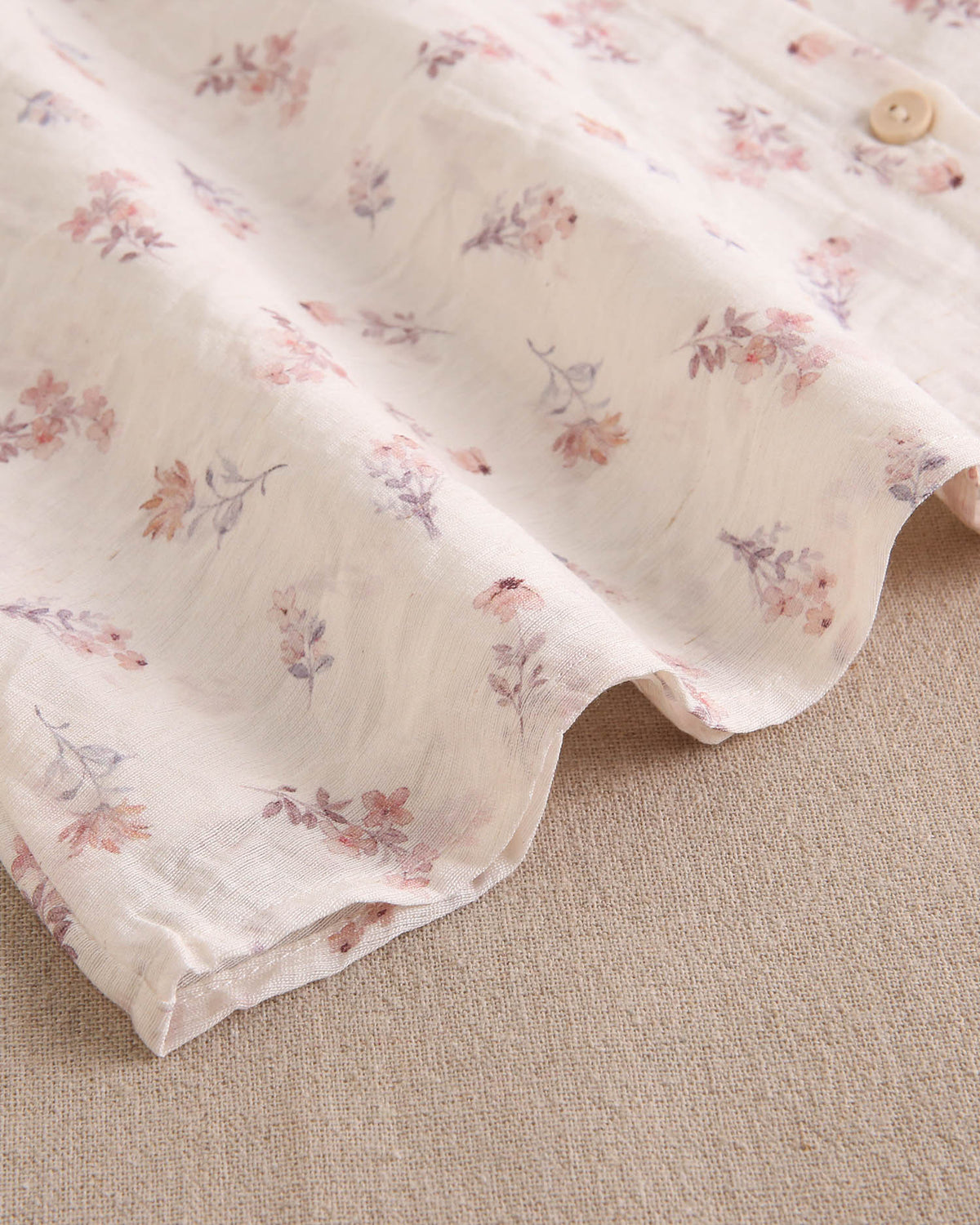 Vestido niña blanco con estampado floral de colores y mangas volante