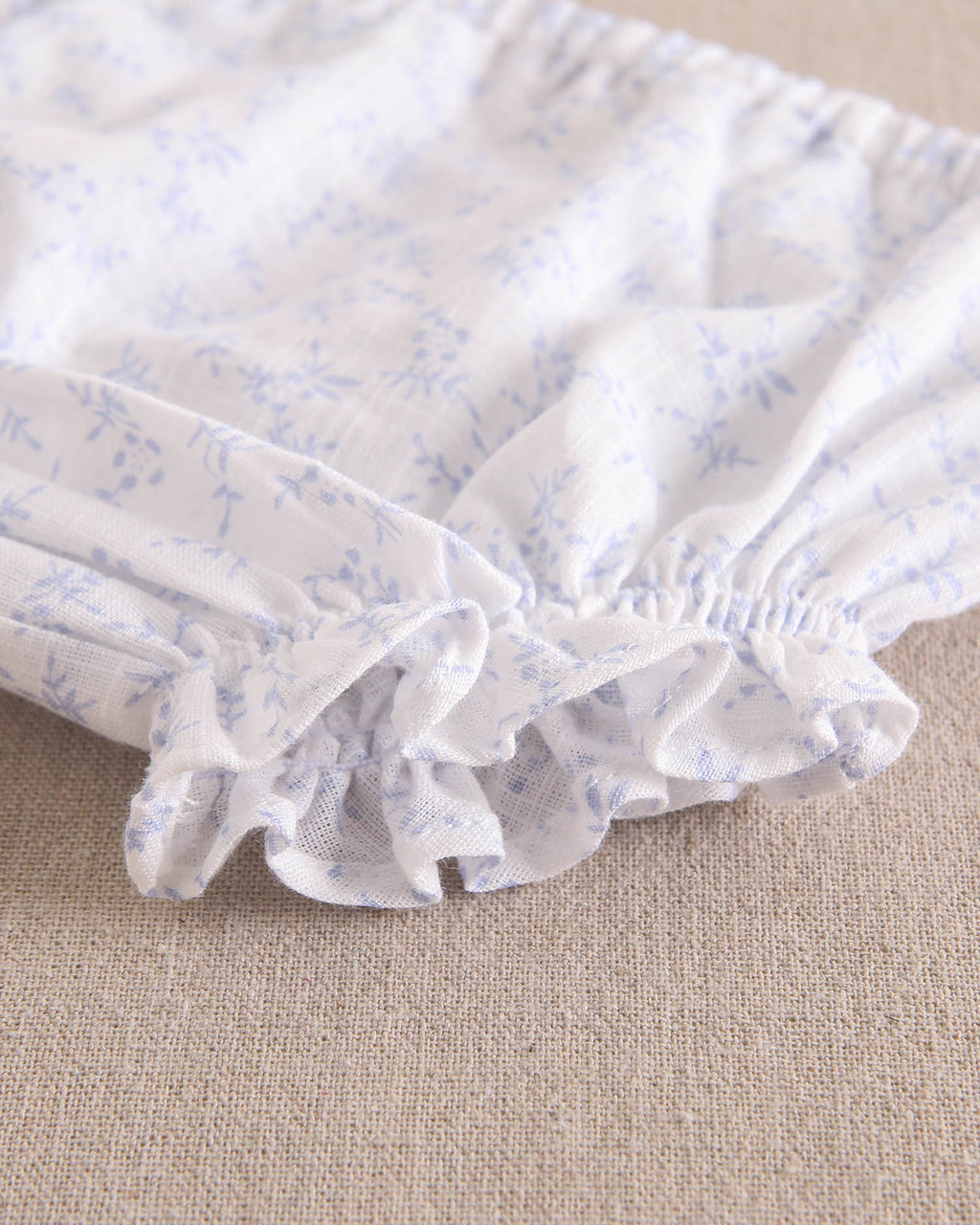 Vestido bebé niña blanco con flores celestes