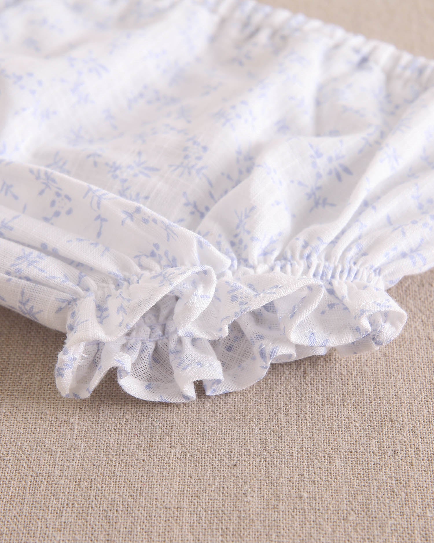 Vestido bebé niña blanco con flores celestes