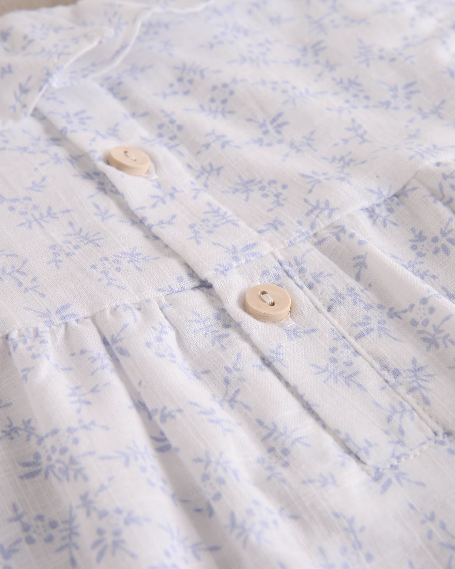 Vestido bebé niña blanco con flores celestes
