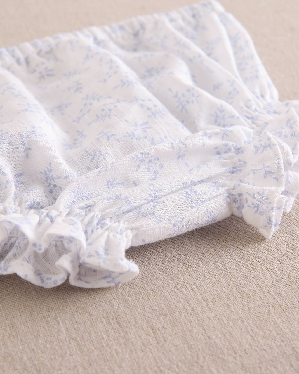 Vestido bebé niña blanco con flores celestes