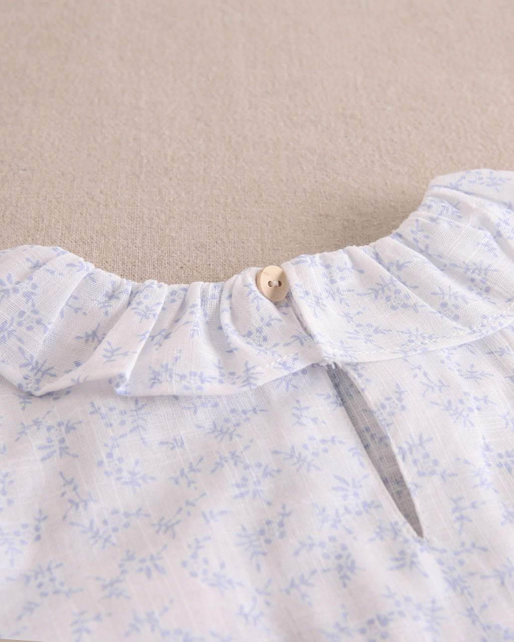 Blusa bebé niña con detalles azules