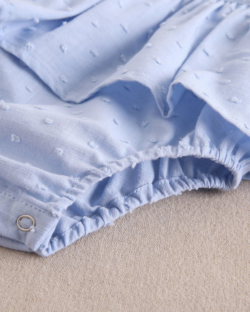 Ranita bebé niña tipo pichi de plumeti azul con ribete blanco