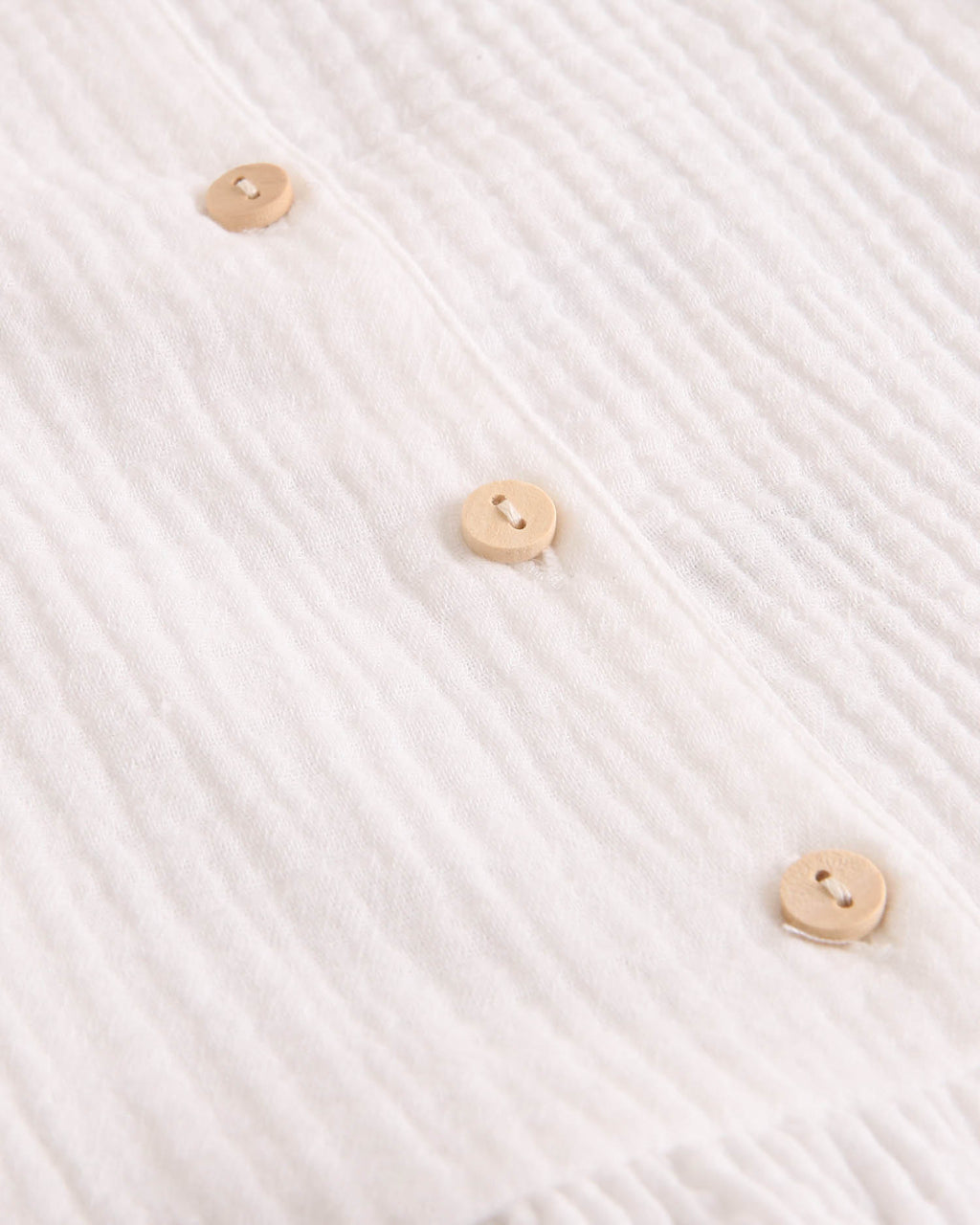 Blusa niña blanca con volantes en cuadrado