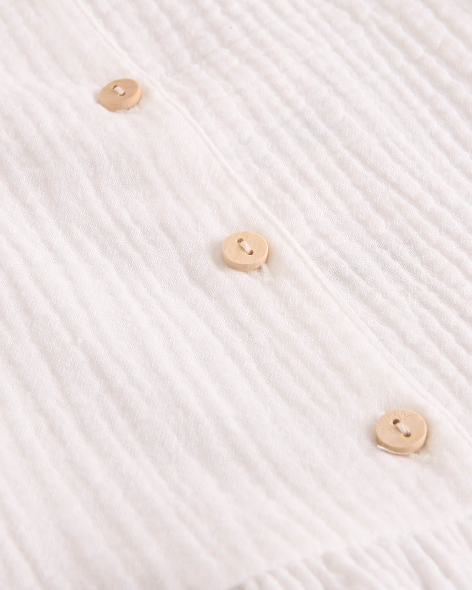 Blusa niña blanca con volantes en cuadrado