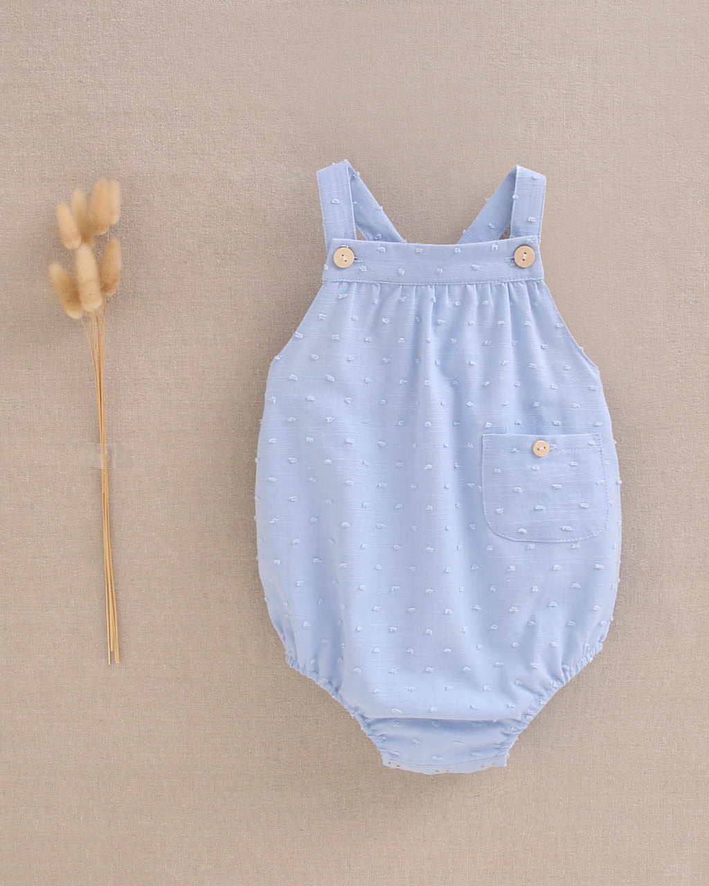 Ranita bebé niño de plumeti azul con tirantes cruzados