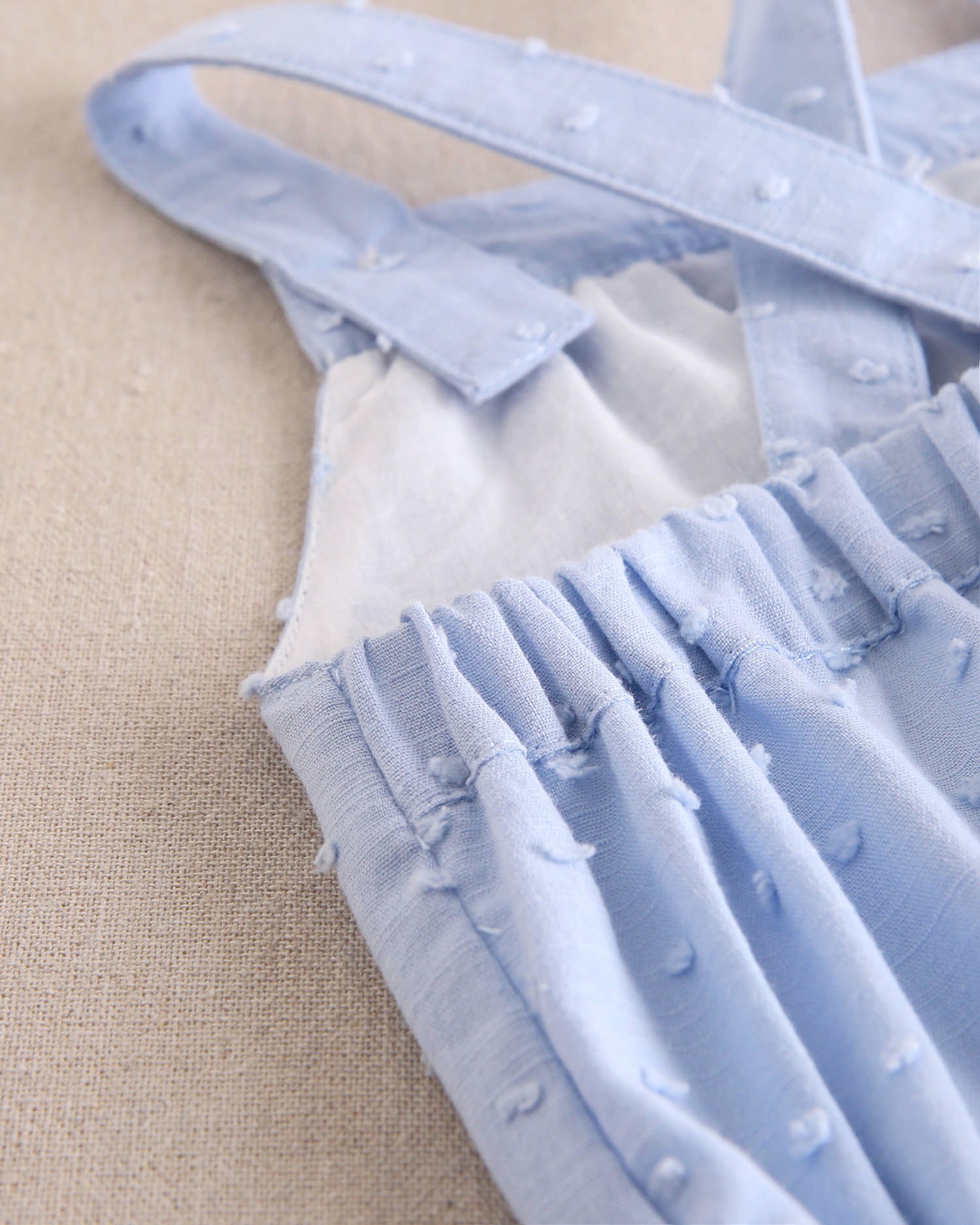 Ranita bebé niño de plumeti azul con tirantes cruzados