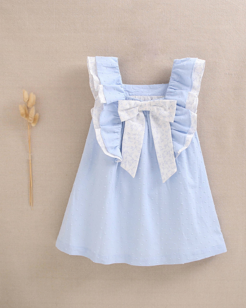 Vestido niña de plumeti azul con volantes y lazo