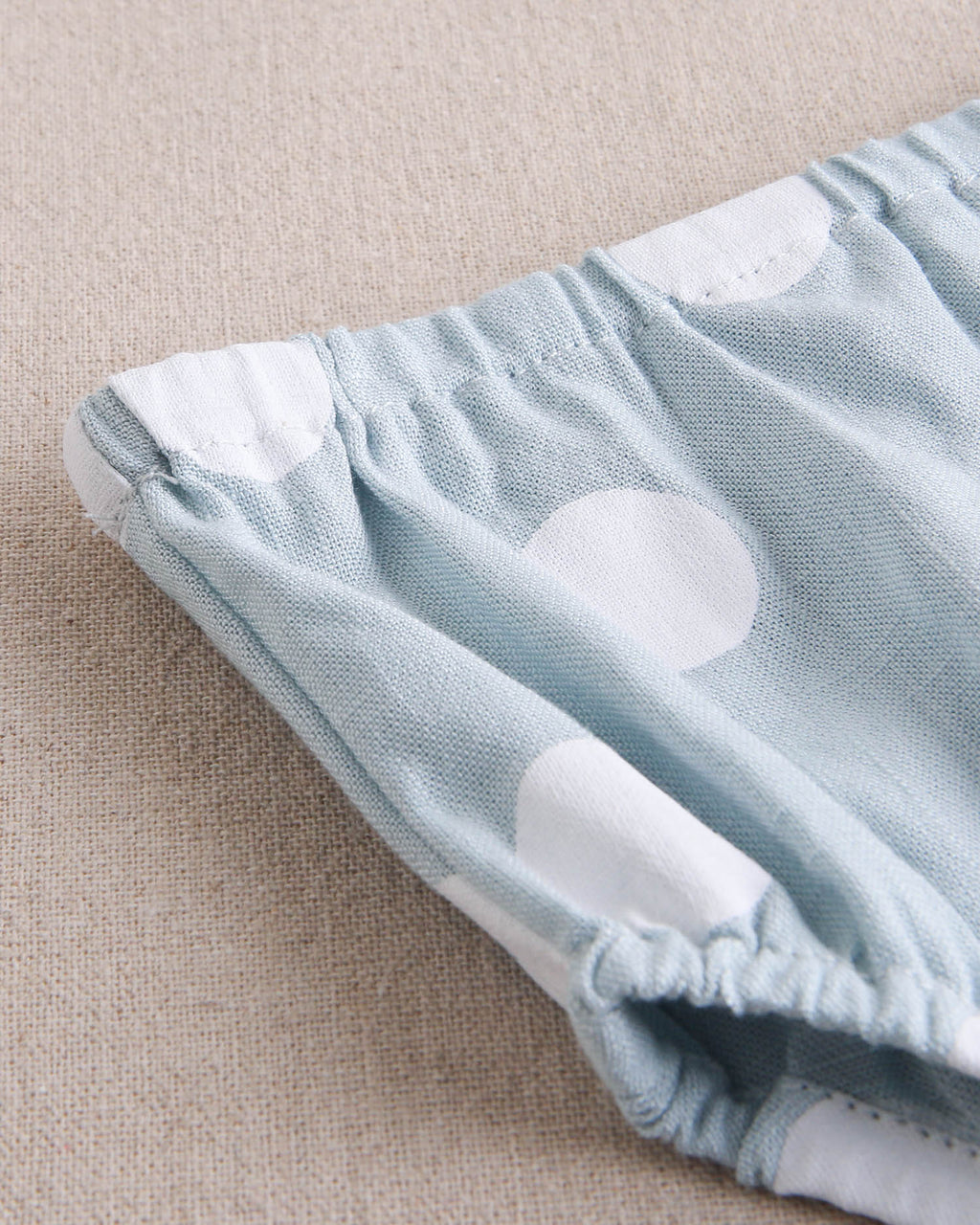 Vestido de bebé niña azul cielo con lunares blancos