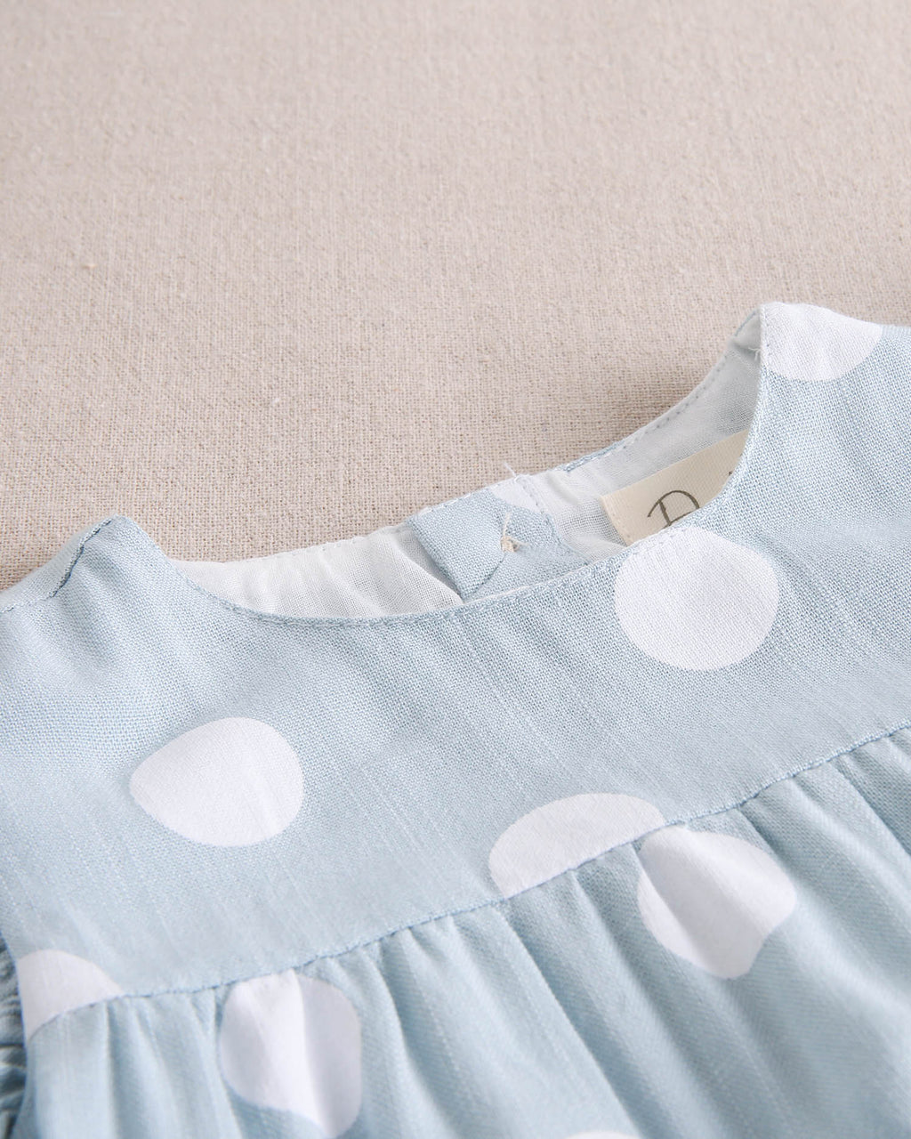 Vestido de bebé niña azul cielo con lunares blancos
