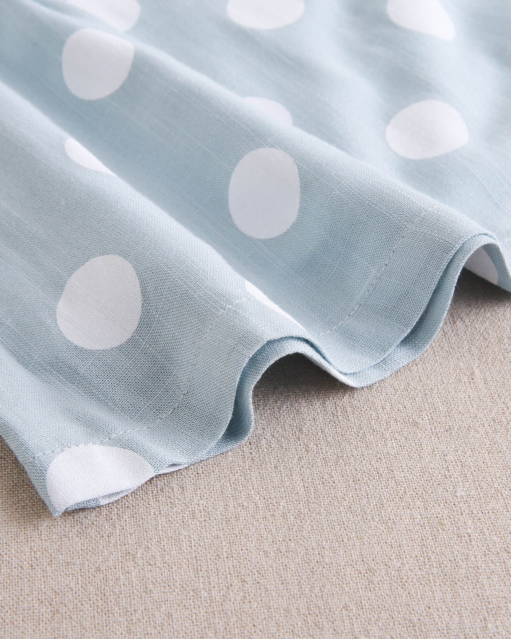Vestido de bebé niña azul cielo con lunares blancos