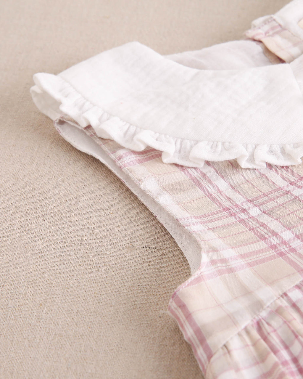 Vestido niña de cuadros rosas, marrones y blancos y cuello blanco