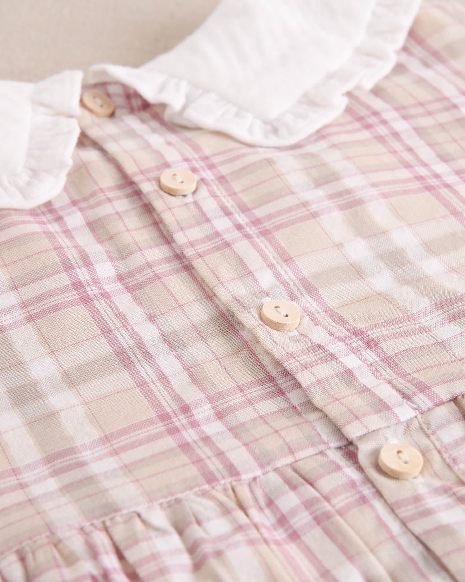Vestido niña de cuadros rosas, marrones y blancos y cuello blanco