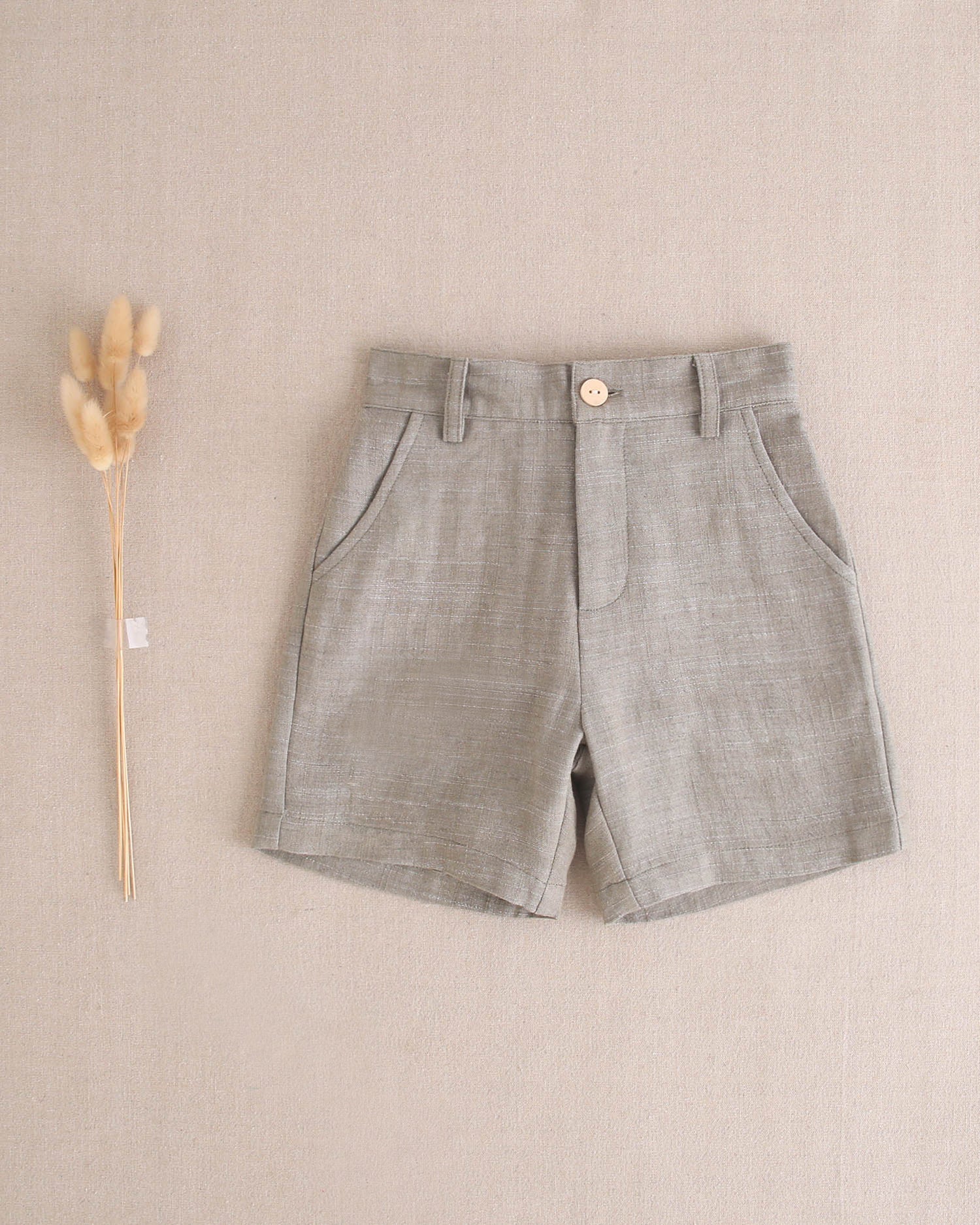 Bermuda niño de lino en verde oliva