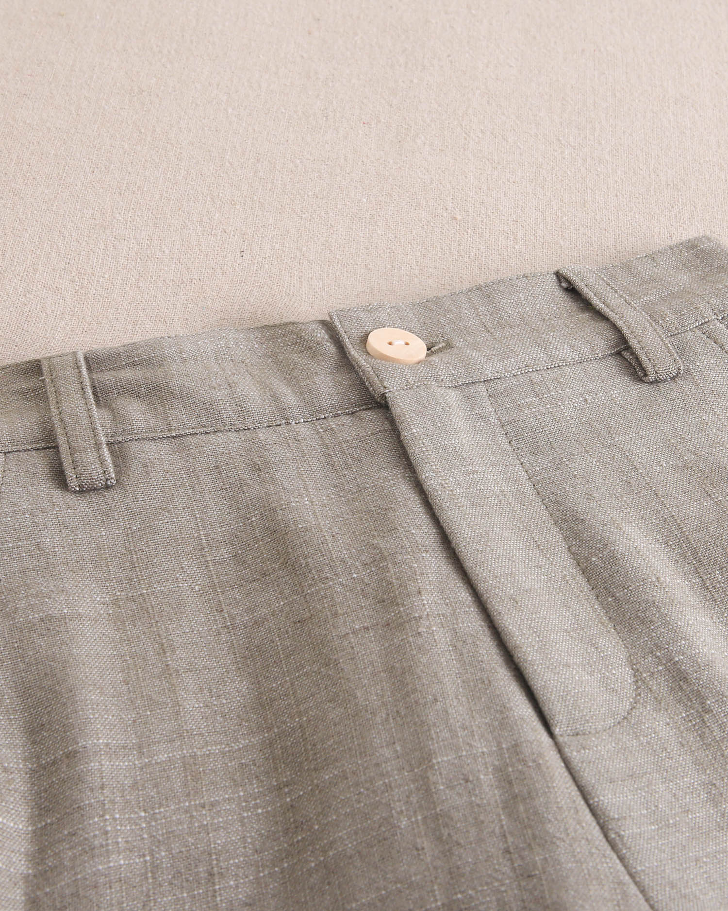 Bermuda niño de lino en verde oliva