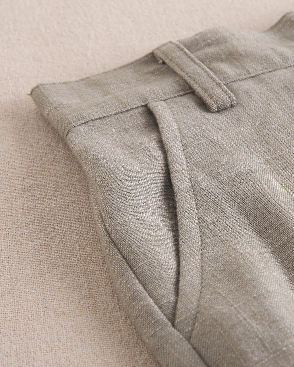 Bermuda niño de lino en verde oliva