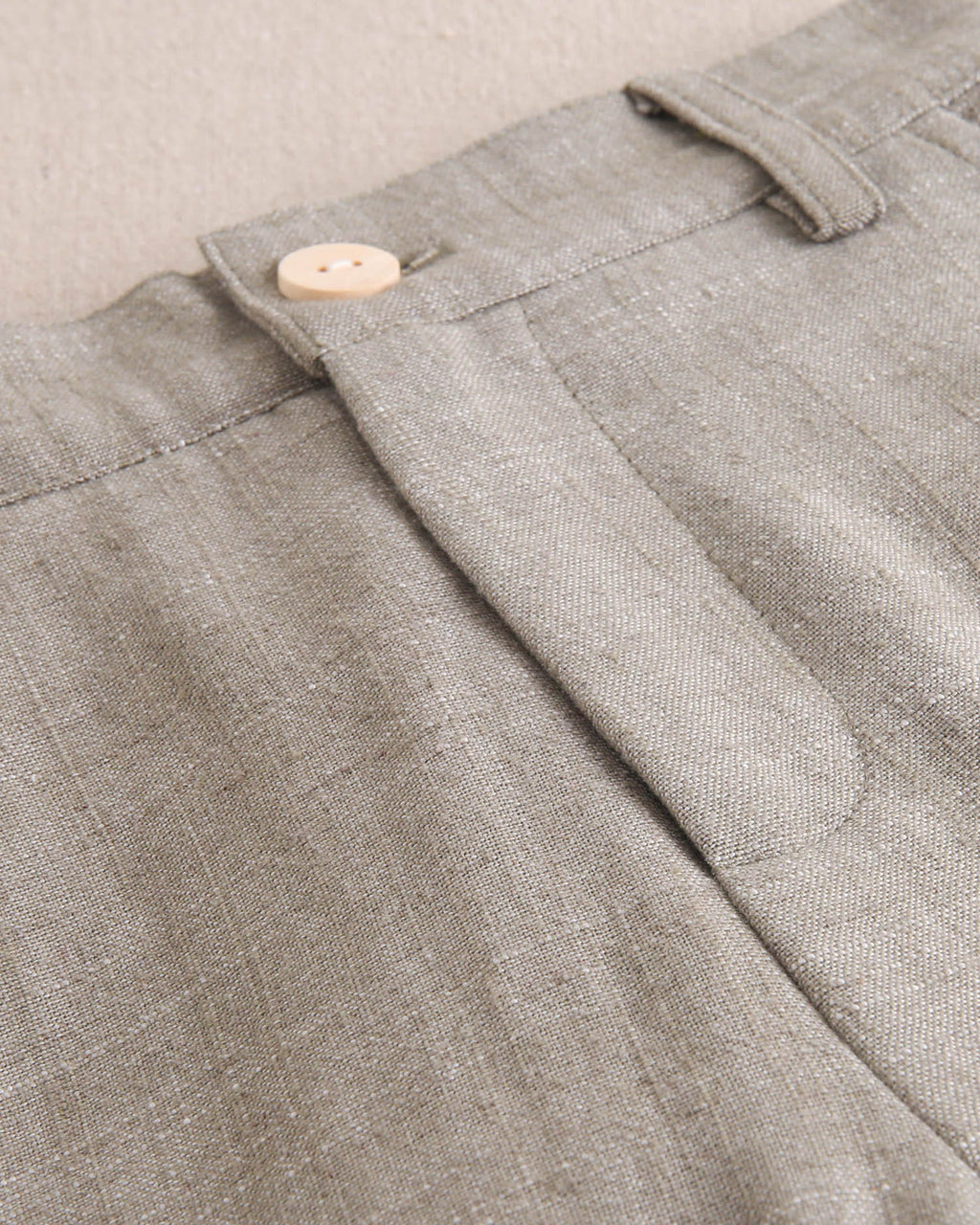 Bermuda niño de lino en verde oliva